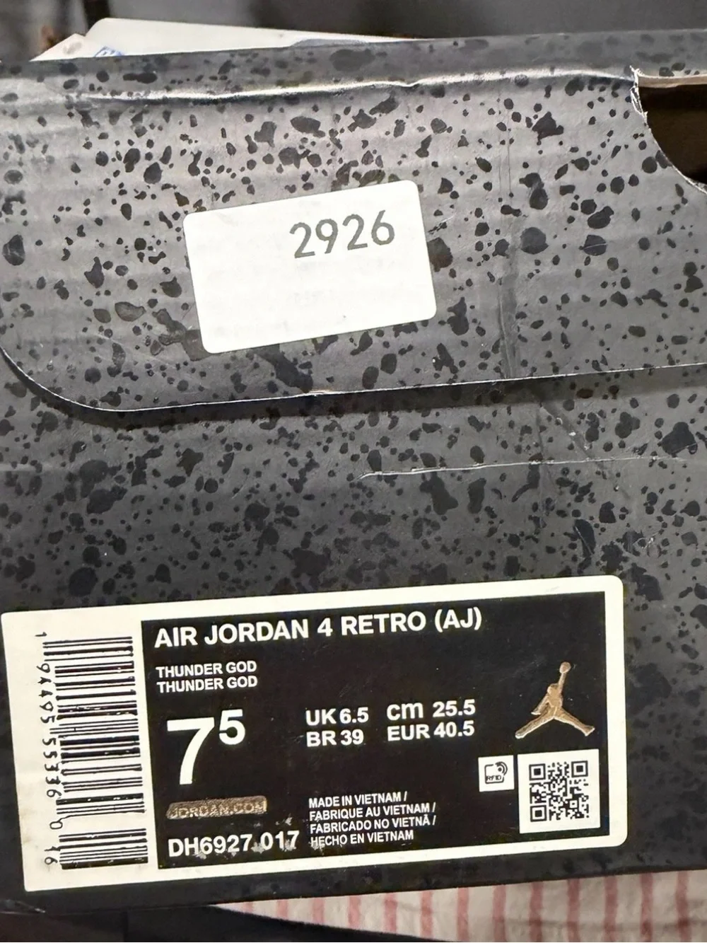 Air Jordan 4 Retro Black & Yellow - 7.5 men’s